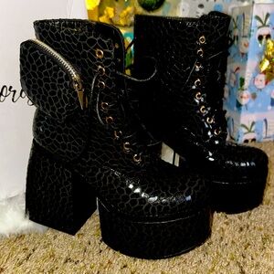 OCHO toros black croc ankle lace up platform boots